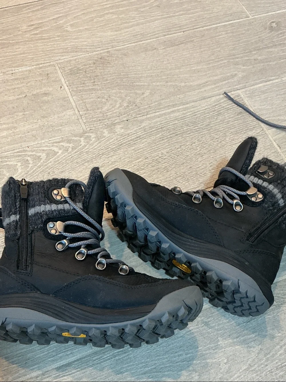 Merrell Siren 4 Thermo Women's Black Winter Waterproof Boots Sz 5 J037410 Vibram